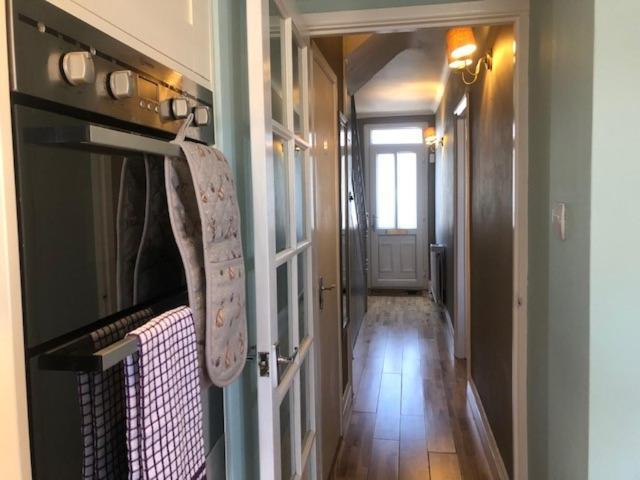 Beautiful 3 Bed Entire House Hosted By Dam Swindon
