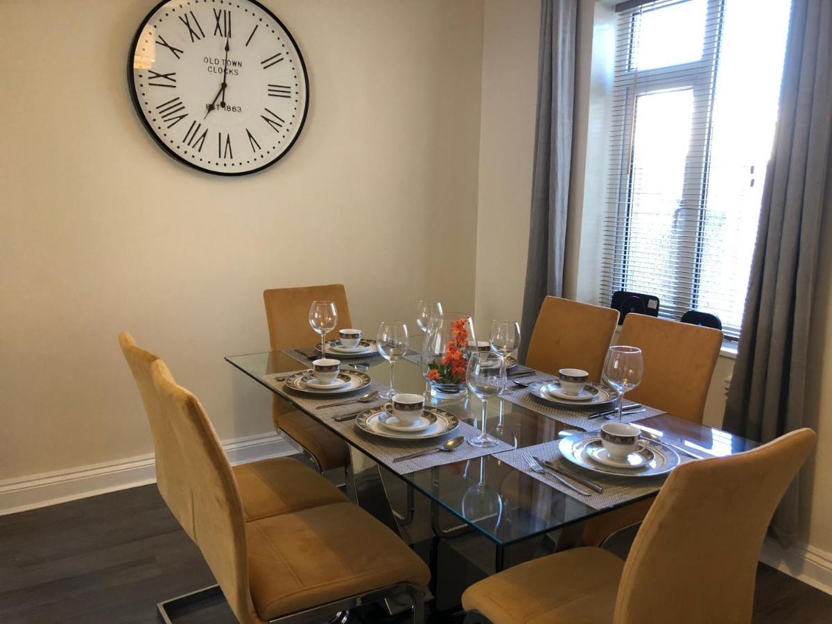 Beautiful 3 Bed Entire House Hosted By Dam *
