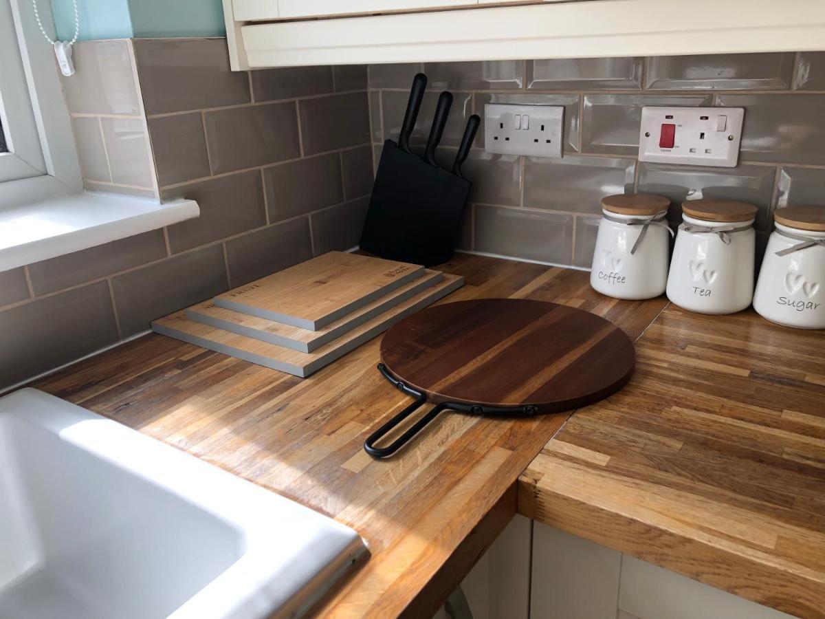 Beautiful 3 Bed Entire House Hosted By Dam Holiday home Swindon