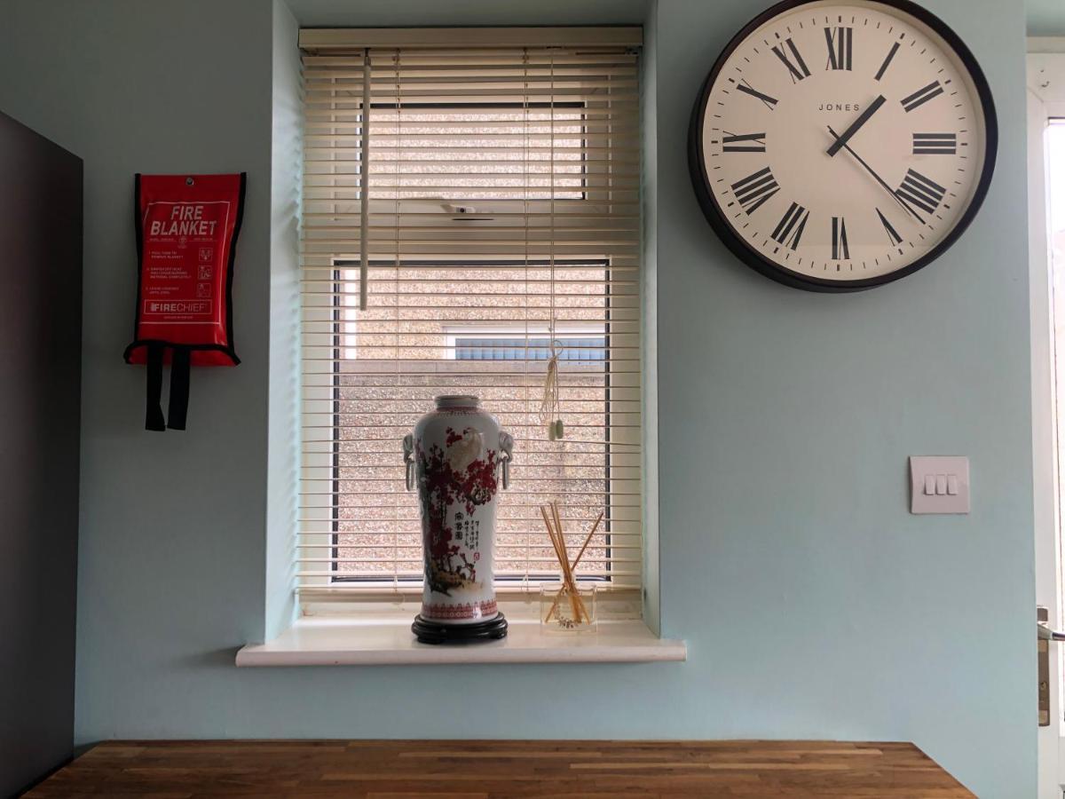 Beautiful 3 Bed Entire House Hosted By Dam Swindon